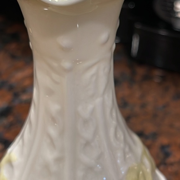 Beleek vase 7” tall yellow and cream - Picture 15 of 16
